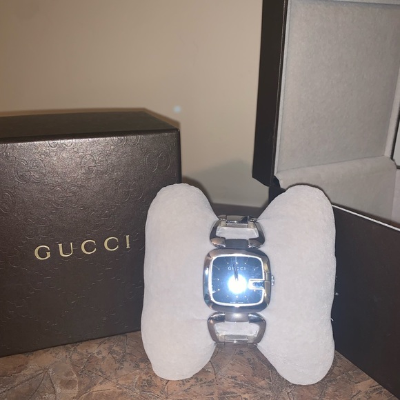 Woman’s Gucci watch - Picture 1 of 3